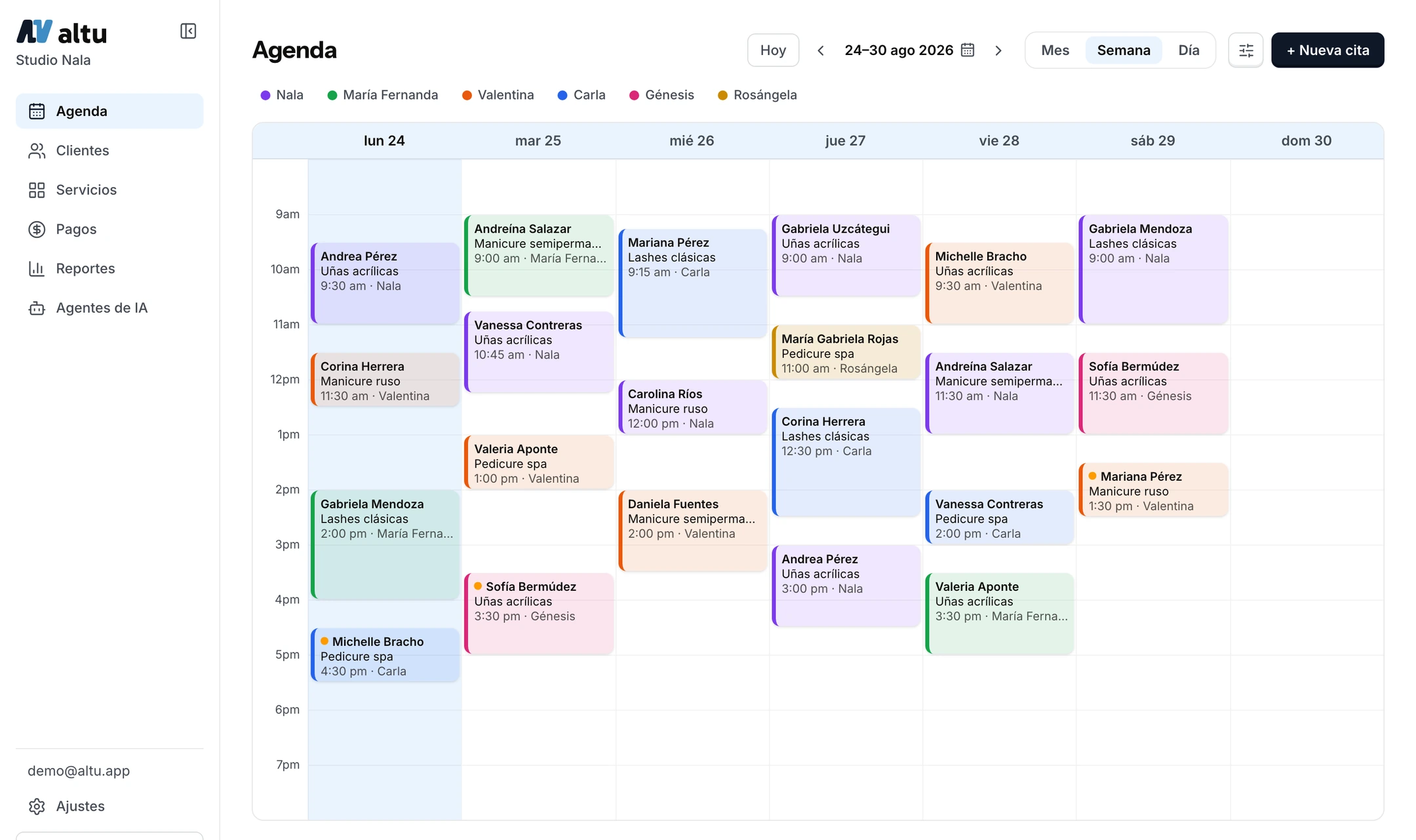 El panel de Altu: la agenda de la semana, con cada cita mostrando cliente, servicio, hora y profesional.